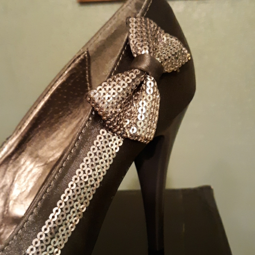 Shoes - Picture 3 of 4